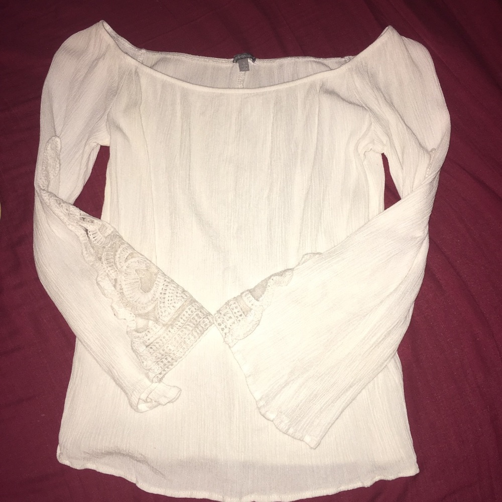 Very Cute White Top pretty lace design bell sleeve